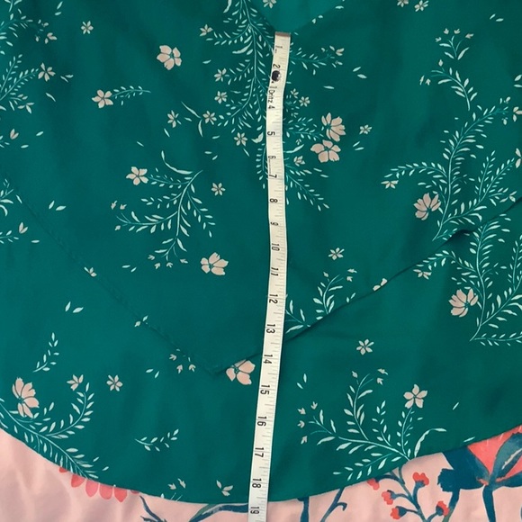 Gorgeous green Torrid Sleeveless Top Size 0 - Picture 6 of 8